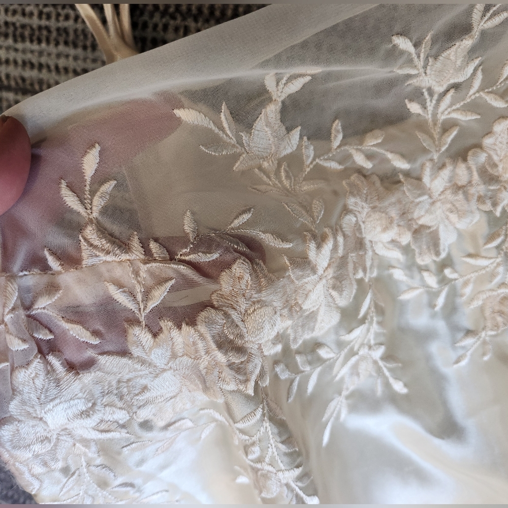 Vintage Dentelle Long Off White Embroidered Floral Slip Nightgown - Picture 7 of 13